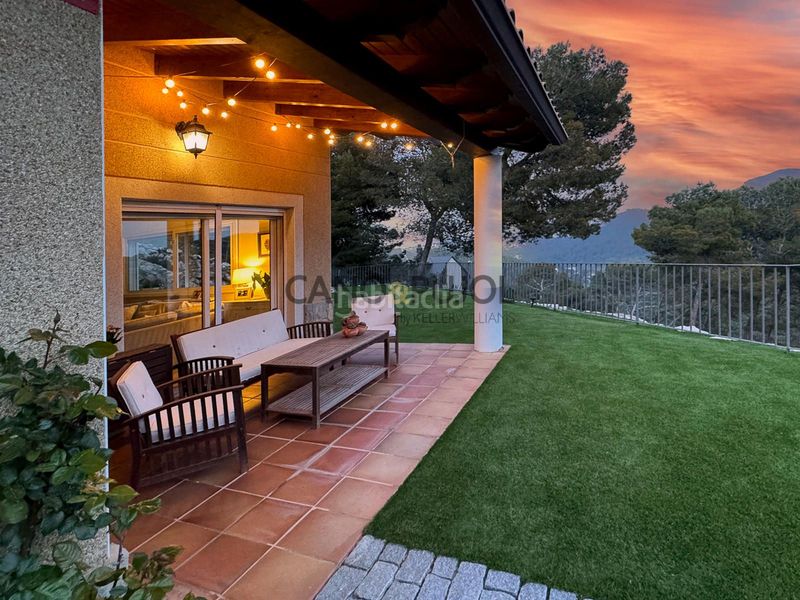 Foto a928b3de-8bca-43b4-8342-f7a5872cdb8f. Casa amb calefacció aparcament a Corbera de Llobregat