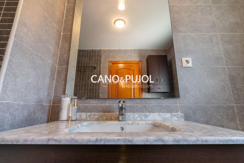 Foto ad4c6ba2-66c4-4deb-9aaa-975729ffe41a. Casa amb calefacció aparcament a Corbera de Llobregat