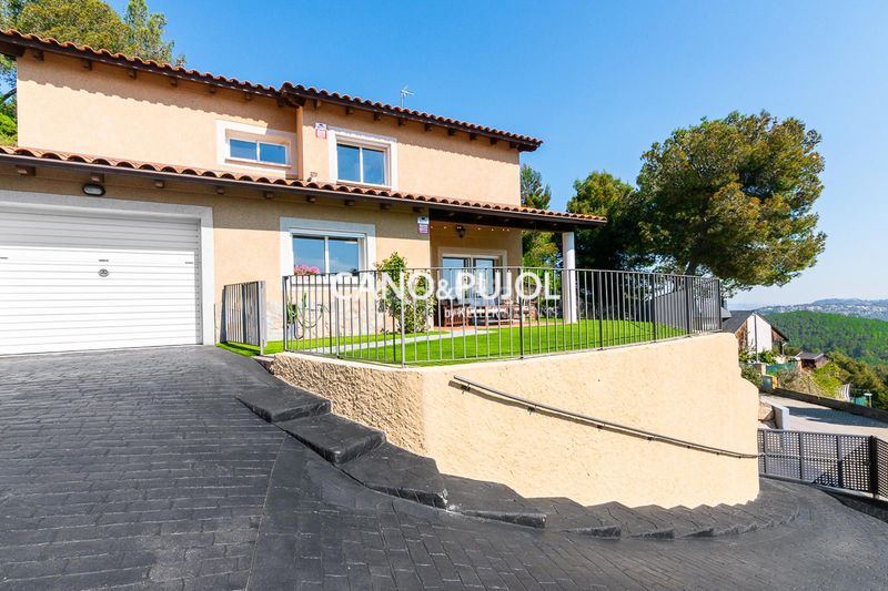 Foto b6bef369-3151-4c15-a2e2-ed62d10a9487. Casa amb calefacció aparcament a Corbera de Llobregat