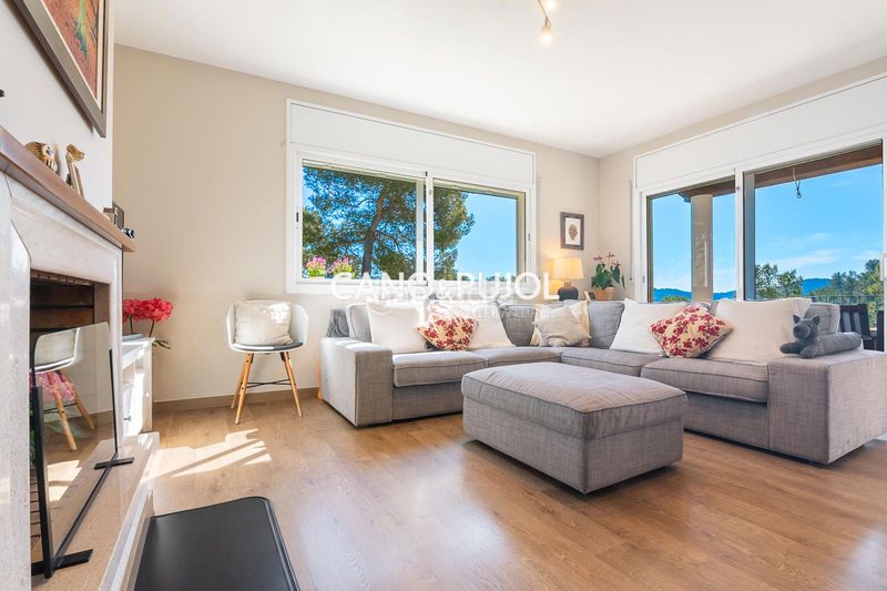 Foto c4ea698e-ff46-41bb-a275-617330b38f8c. Casa amb calefacció aparcament a Corbera de Llobregat