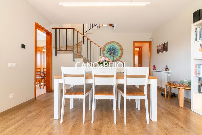 Foto cefa17c5-1187-40f8-a542-0e7b6cadf6ba. Casa amb calefacció aparcament a Corbera de Llobregat