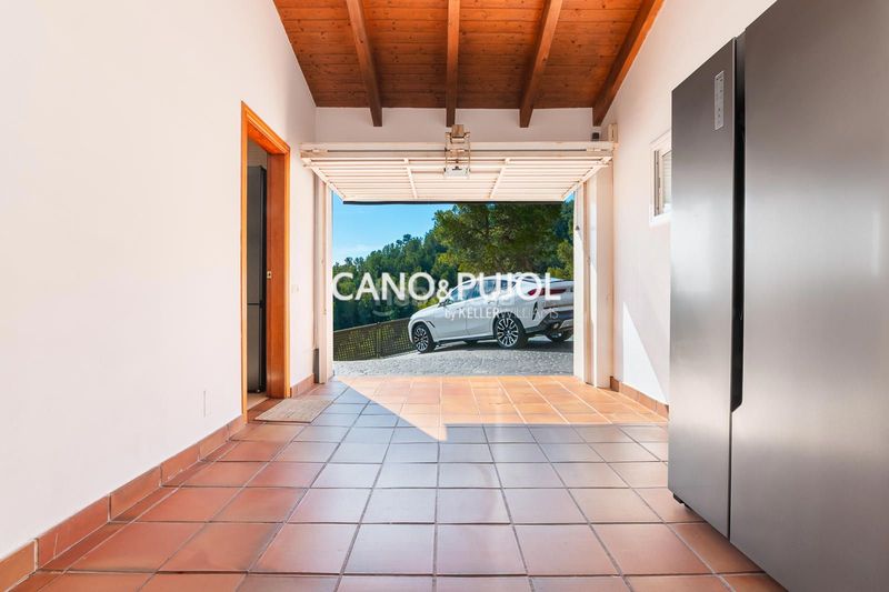 Foto d4937fa9-2e39-4187-8147-52cfd6446b3a. Casa amb calefacció aparcament a Corbera de Llobregat