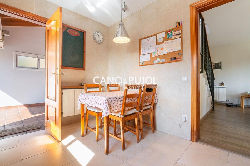 Foto e2d34a14-c14f-45bc-9c0e-479351f3e2a9. Casa amb calefacció aparcament a Corbera de Llobregat