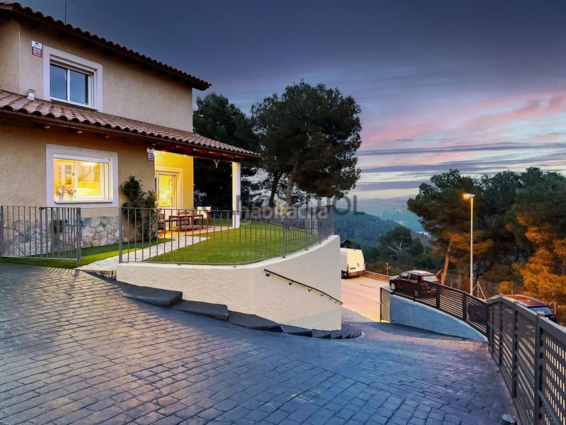 Foto e30c45e5-1879-494e-a0e5-5cb2642e674b. Casa amb calefacció aparcament a Corbera de Llobregat