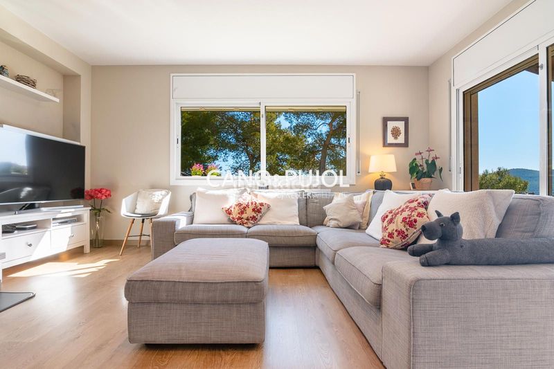 Foto e4fe356d-84bb-421f-ab0e-e85f6507f666. Casa amb calefacció aparcament a Corbera de Llobregat