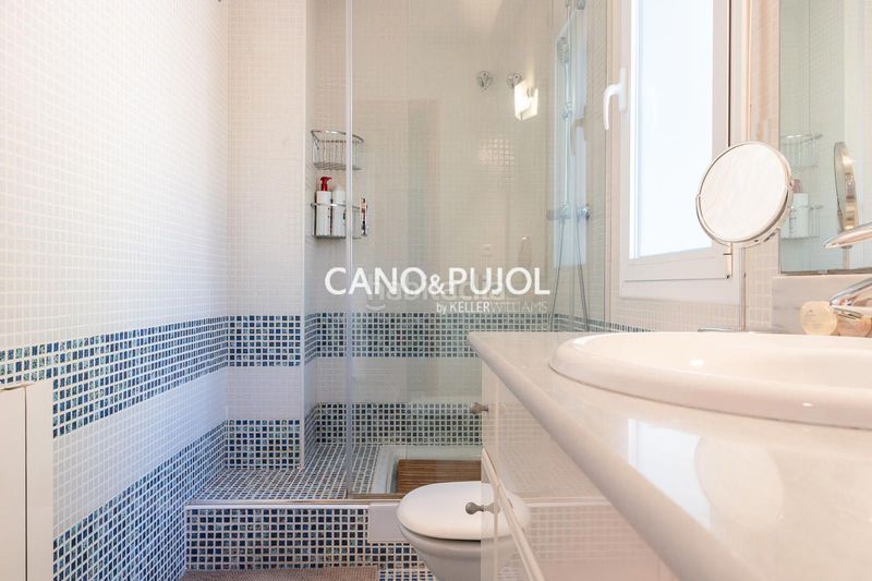 Foto eecdf03d-b8a6-4466-af43-f042548d56e0. Casa amb calefacció aparcament a Corbera de Llobregat