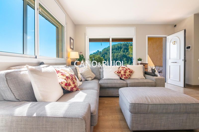 Foto eff00184-9d56-459b-b847-d53954ba5bad. Casa amb calefacció aparcament a Corbera de Llobregat