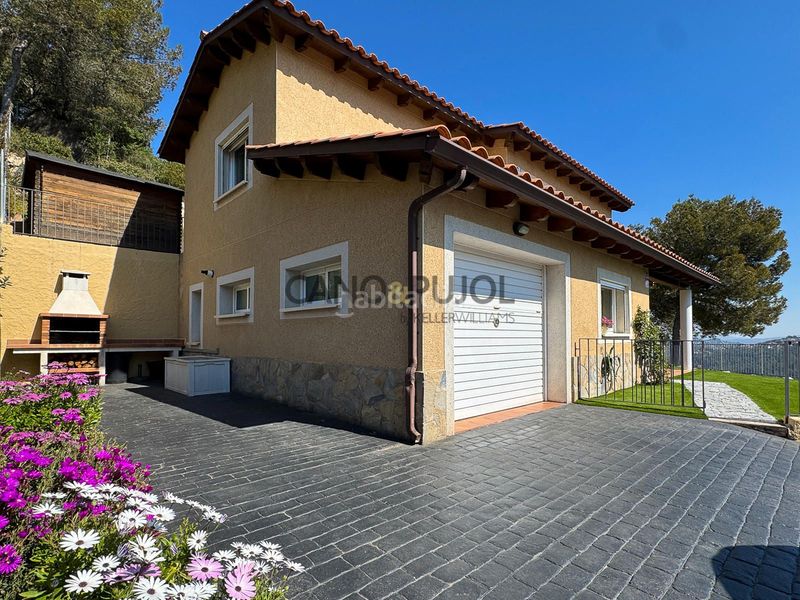 Foto fa8cbe46-7a64-47af-a1ca-cea0555d10e2. Casa amb calefacció aparcament a Corbera de Llobregat