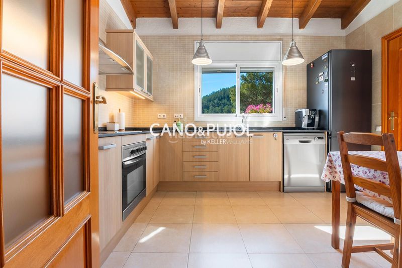 Foto fe08cce1-50e6-480b-b80b-509c59296c99. Casa amb calefacció aparcament a Corbera de Llobregat