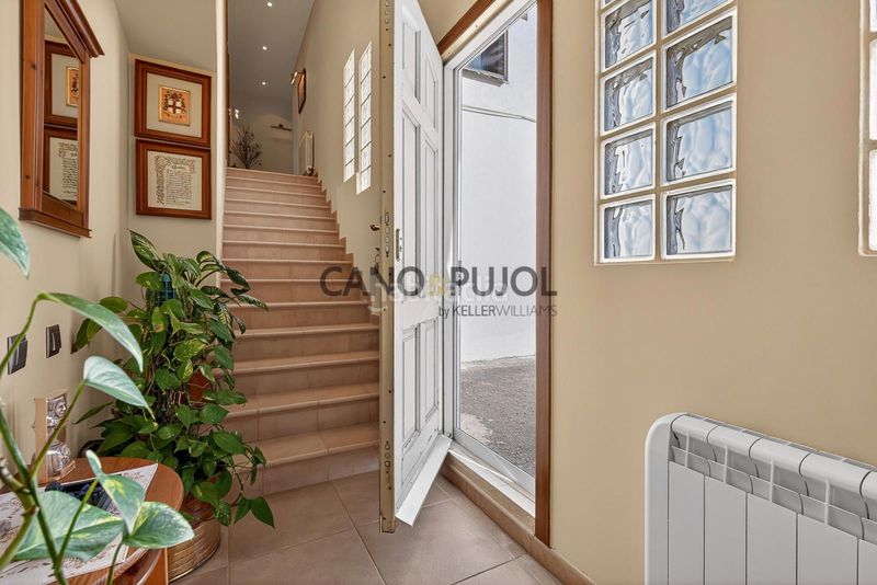 Foto 01b1ba78-8820-471e-b8b9-f6fc6ba3e7eb. Casa amb calefacció piscina a Corbera de Llobregat