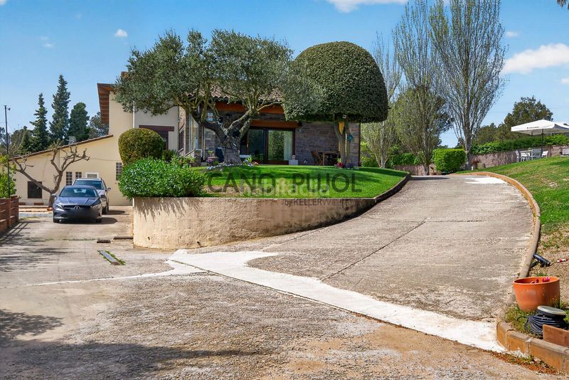Foto 1c8e2360-66d6-44f8-aa6e-4f8b57e34b39. Casa amb calefacció piscina a Corbera de Llobregat