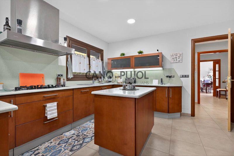 Foto 1dd6d304-7af3-41e2-a5a1-69a005e5ae48. Casa amb calefacció piscina a Corbera de Llobregat