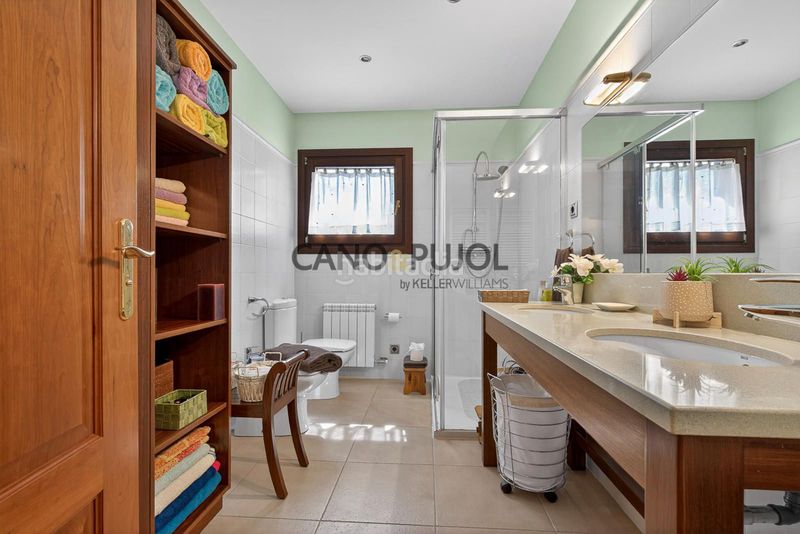 Foto 3561cd49-f6fd-43a5-8315-dd70e5bfc24f. Casa amb calefacció piscina a Corbera de Llobregat