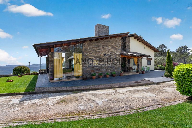 Foto 38e7e2c6-5368-4981-bad4-1447a80ce770. Casa amb calefacció piscina a Corbera de Llobregat