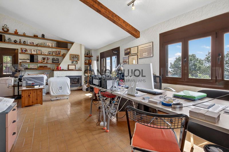 Foto 3a216912-8e47-46e7-8ef3-7aff4e1e2a13. Casa amb calefacció piscina a Corbera de Llobregat