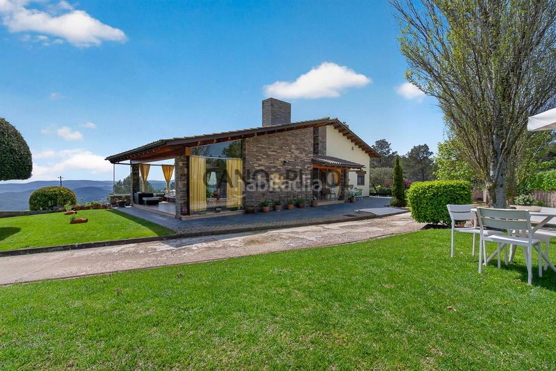 Foto 51629948-c1d9-4bdc-92a0-fa4f36d893cd. Casa amb calefacció piscina a Corbera de Llobregat