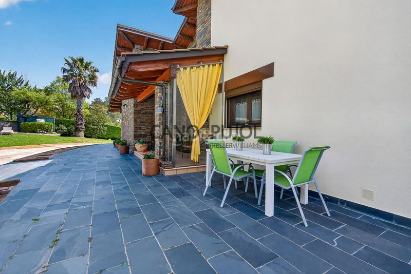 Foto 5e9c473a-85c2-4368-8152-50b8865d9fa8. Casa amb calefacció piscina a Corbera de Llobregat