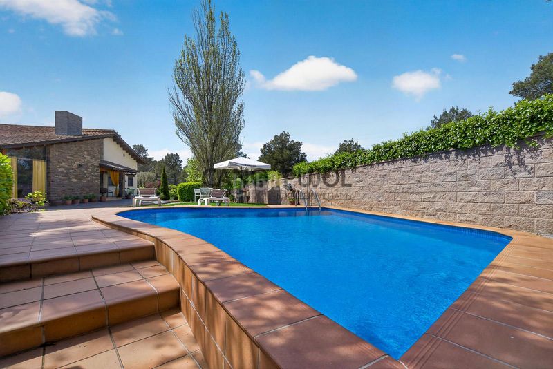Foto 5ef8cd44-06b9-4234-b742-9addeda33685. Casa amb calefacció piscina a Corbera de Llobregat