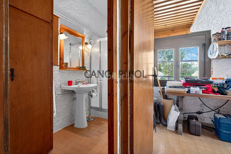 Foto 71e80f9d-7ba1-4d4a-a875-cd691ddd68c5. Casa amb calefacció piscina a Corbera de Llobregat