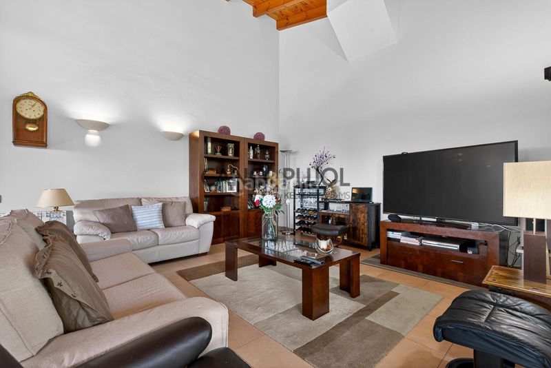 Foto 734506e7-b4b5-4f48-bb0a-dff12db9e45e. Casa amb calefacció piscina a Corbera de Llobregat