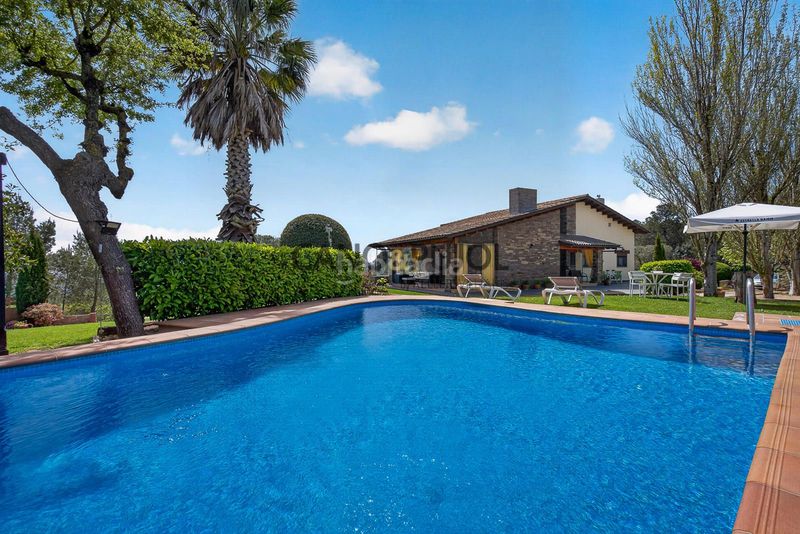 Foto 754e7986-f9df-4b7d-930d-638bf12814e5. Casa amb calefacció piscina a Corbera de Llobregat