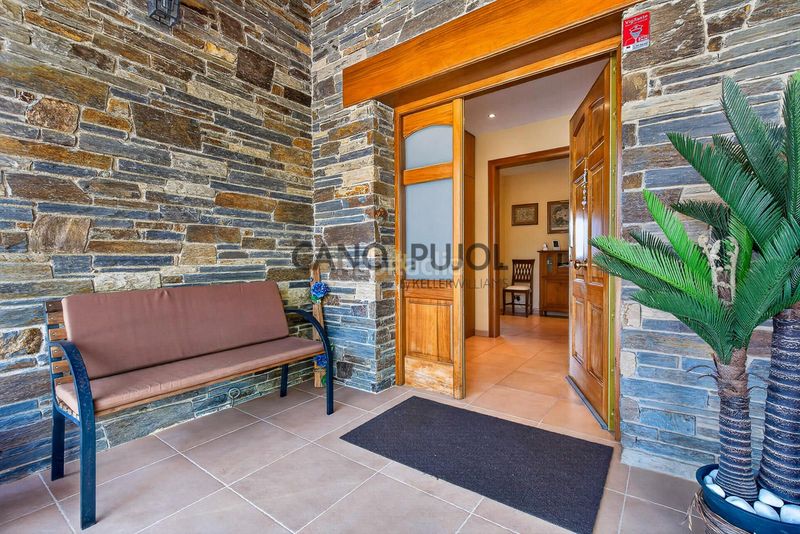 Foto 7af94bb3-fcb0-4855-b772-8e6f857aa643. Casa amb calefacció piscina a Corbera de Llobregat