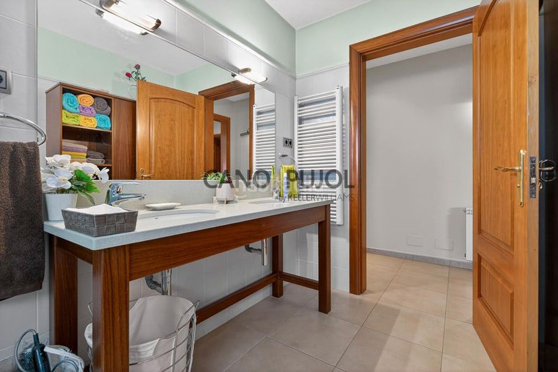 Foto 80fefbd4-f271-4e2f-a7f1-3d5f8a43512b. Casa amb calefacció piscina a Corbera de Llobregat