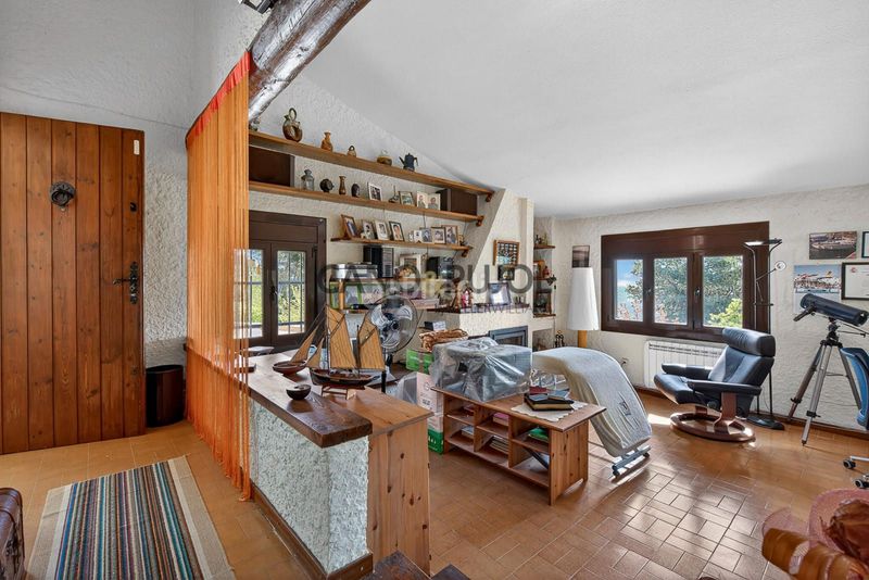 Foto 852562ad-ce70-4fe9-b30b-b9b3abe12deb. Casa amb calefacció piscina a Corbera de Llobregat