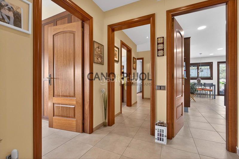 Foto a3f8513d-def5-4e85-a275-44d238171821. Casa amb calefacció piscina a Corbera de Llobregat