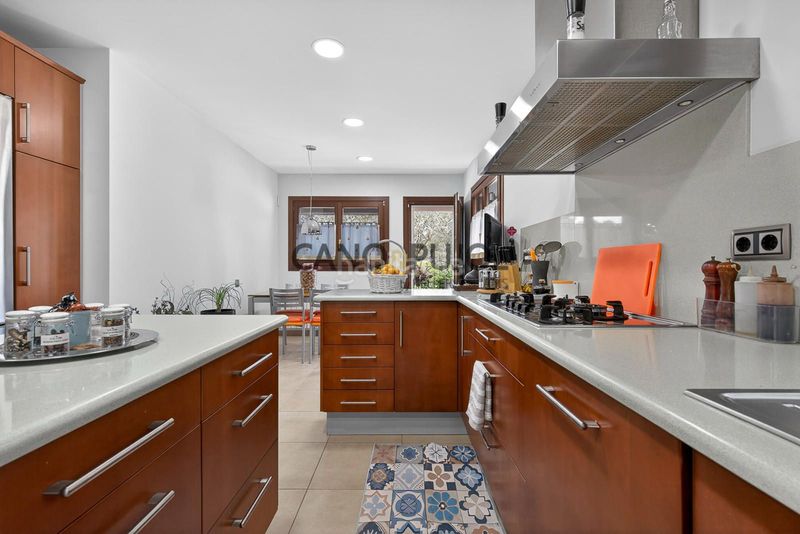 Foto b421d13f-2e54-4bf1-88c6-d65c51456e98. Casa amb calefacció piscina a Corbera de Llobregat