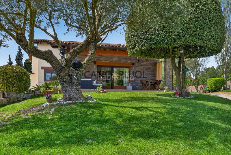 Foto d11f297f-18bc-43da-9dd5-0f3d351c9f62. Casa amb calefacció piscina a Corbera de Llobregat