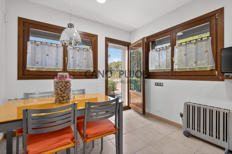 Foto f8aef92e-43ee-420b-8ba4-45f15b1f73a8. Casa amb calefacció piscina a Corbera de Llobregat