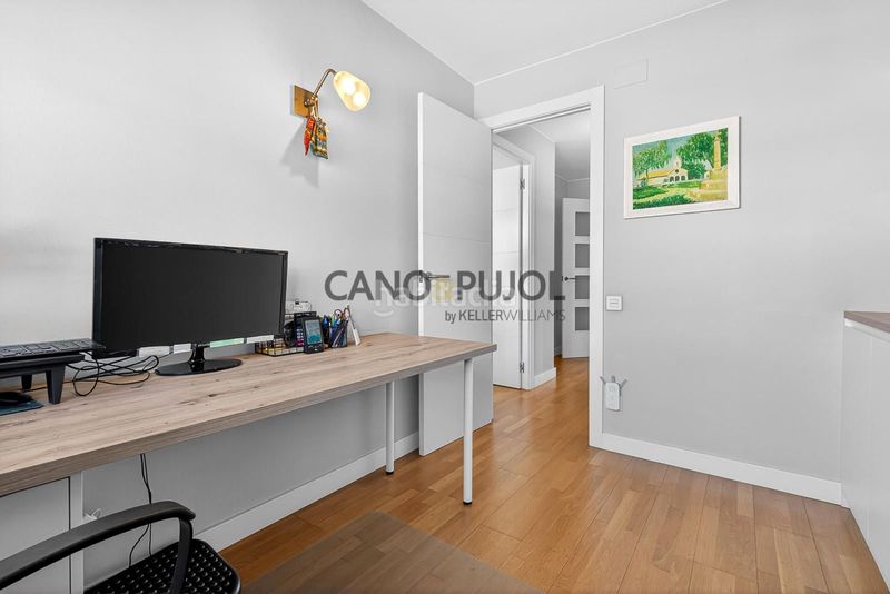 Foto 2af7f530-1fe9-4b10-af04-81893586da80. Pis amb calefacció aparcament a Mercat Rubí