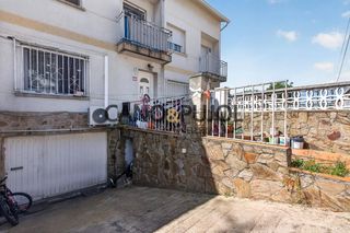 Casa  Alfons xiii. Casa  en la zona  parets del vall�s