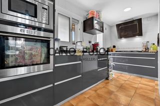 Casa adossada  Alfons xiii. Casa  en la zona  parets del vall�s
