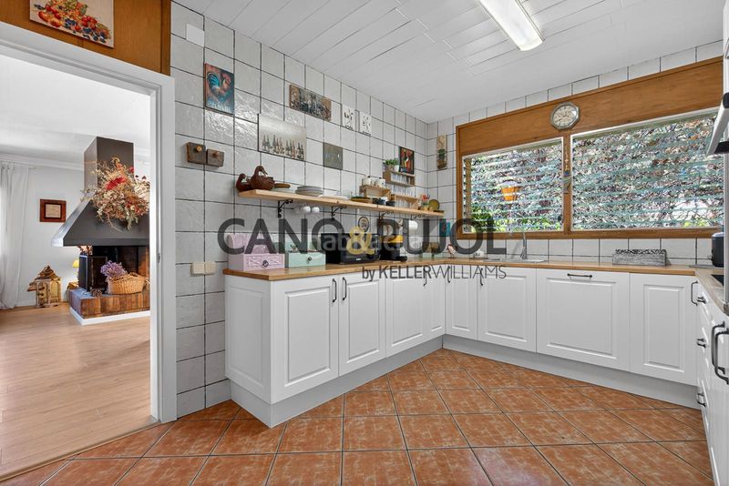 Foto 7ce39899-f4da-442b-94bd-42e89a9dad38. Casa amb calefacció aparcament piscina a Caldes de Montbui