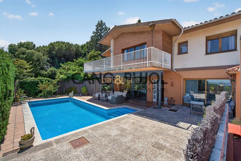 Foto c2ba97b8-756d-429c-b018-fd71c97c35ca. Casa amb calefacció aparcament piscina a Caldes de Montbui