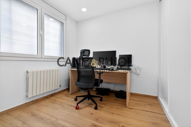 Foto 402aa19a-3172-4f1d-85df-b8a29ea6574b. Casa  en Eixample Sabadell