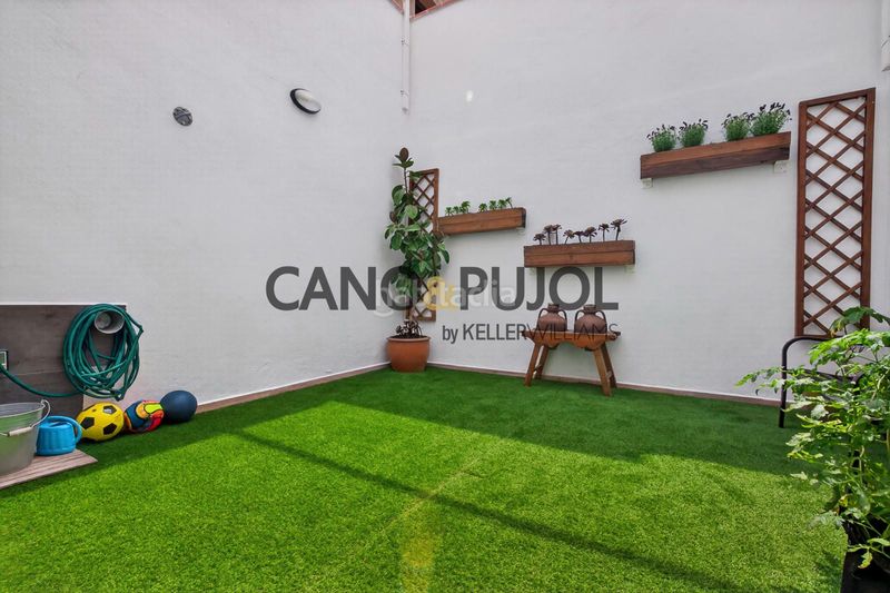 Foto f8122110-7749-42f0-a1d1-b76c27d28ea9. Casa  en Eixample Sabadell