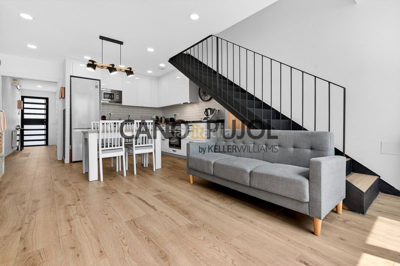 Foto f91cf16c-3748-44d9-ab32-f6cf682d202a. Casa  en Eixample Sabadell