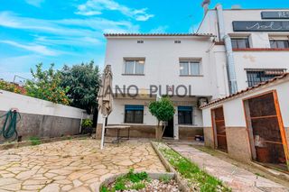Chalet  Electricitat. 2 viviendas  y local para negocio en rubi