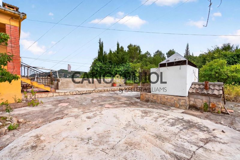 Foto 27535d63-32a2-467f-8a75-345f473f3f43. Casa amb aparcament piscina a Vallirana
