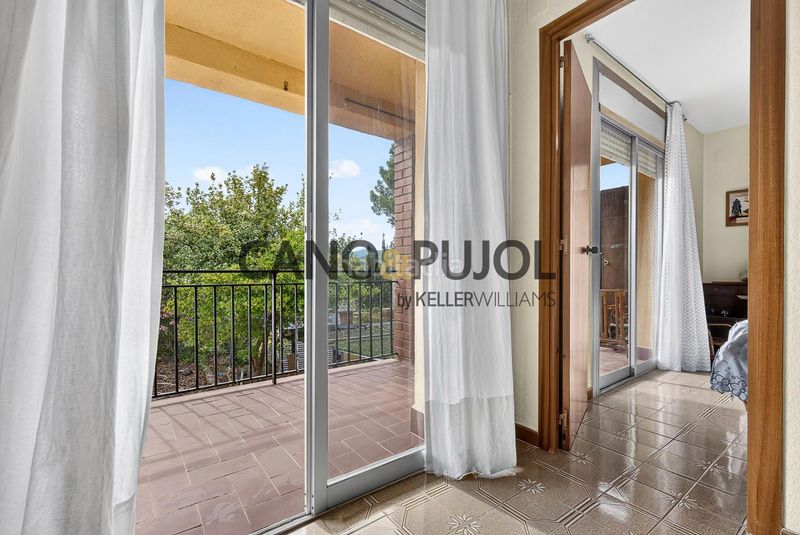Foto 401e1fed-b7a9-42d6-a495-fab6fef20199. Casa amb aparcament piscina a Vallirana