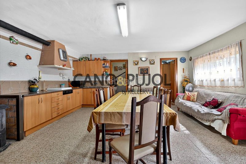 Foto 595586e3-4ae8-4270-91a6-cf52fbfe3421. Casa amb aparcament piscina a Vallirana
