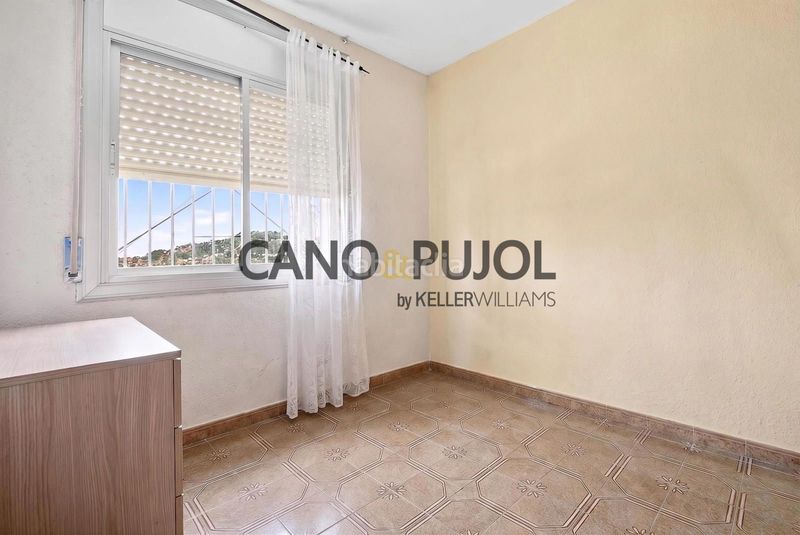 Foto 74bd72cb-bcc3-4df2-aebb-ed3d96f24a73. Casa amb aparcament piscina a Vallirana