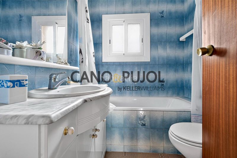 Foto 87d33f33-0d9e-46a5-828c-674e08c88b79. Casa amb aparcament piscina a Vallirana