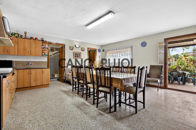 Foto 8bf3d2c0-1b76-49cf-b835-573b214fabf2. Casa amb aparcament piscina a Vallirana