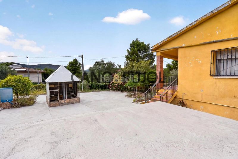 Foto 9a92a449-e27d-4b4e-8df7-916e92f84a49. Casa amb aparcament piscina a Vallirana