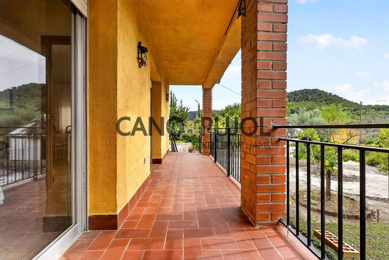 Foto 9d10f89a-6280-47a7-9eec-eff94470e99e. Casa amb aparcament piscina a Vallirana