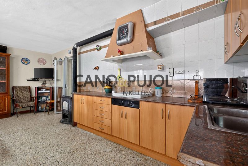 Foto b3f70fe4-a36f-4ebf-8342-6094d75fc73b. Casa amb aparcament piscina a Vallirana
